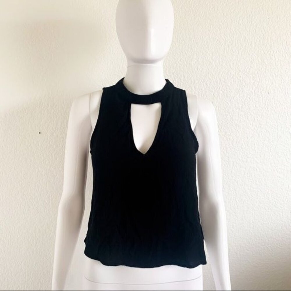 Kendall & Kylie Size Small Black Keyhole Crop Top - Picture 6 of 6